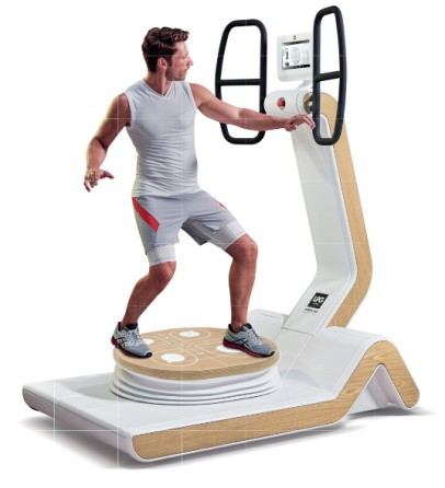 mężczyzna ćwiczący Huber360 Evolution