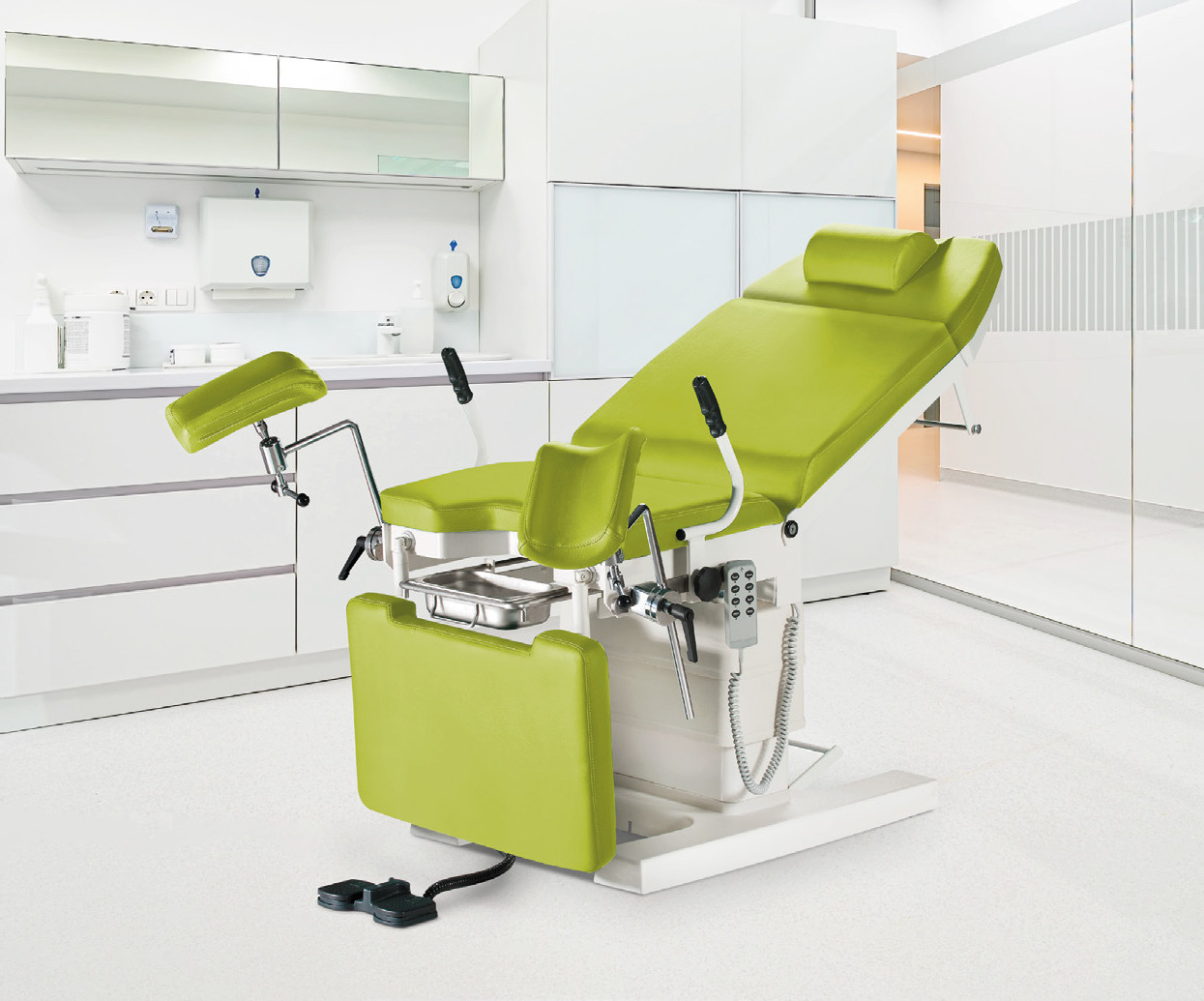 Fotel ginekologiczny z elektryczną regulacją wysokości model 2108