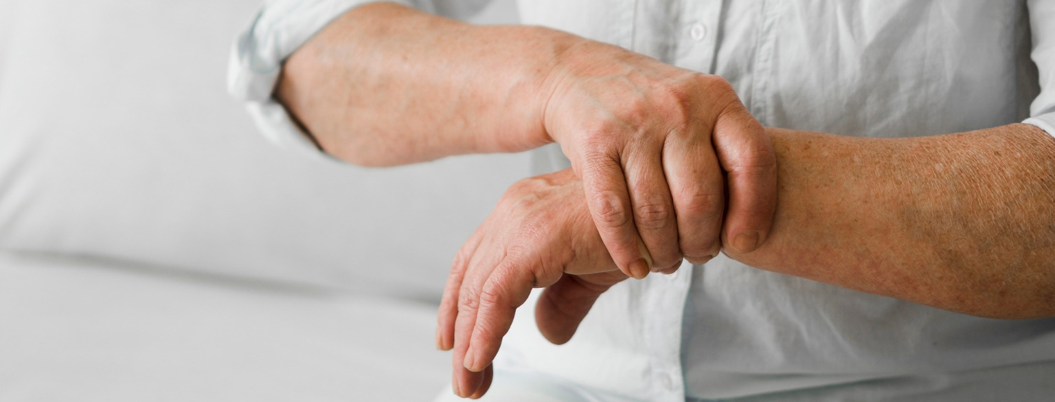 Zespół cieśni nadgarstka: przyczyny, objawy i metody leczenia